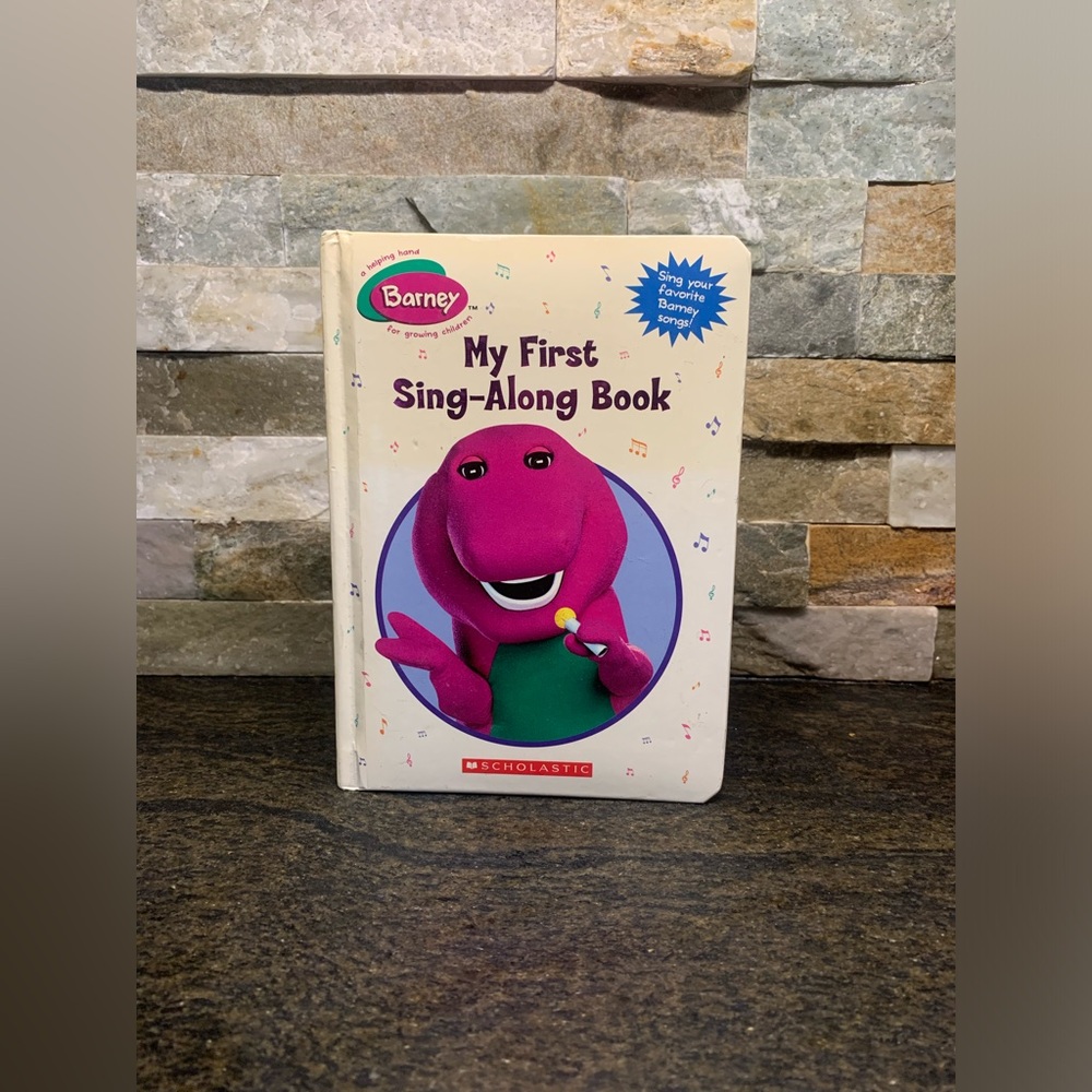 SCHOLASTIC | 16 Page Barney Sing-a-Long Board Book with Padded Cover